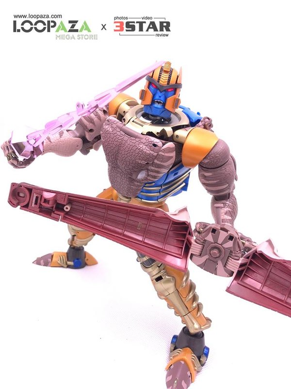 Masterpiece MP 41 Beast Wars Dinobot In Hand Photos   And Demo Videos 17 (17 of 19)